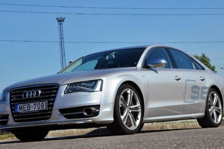 Simogató G-erők – Audi S8-teszt