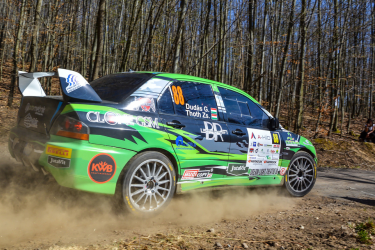 Rally: Sok megpróbáltatás után mégis a célban!