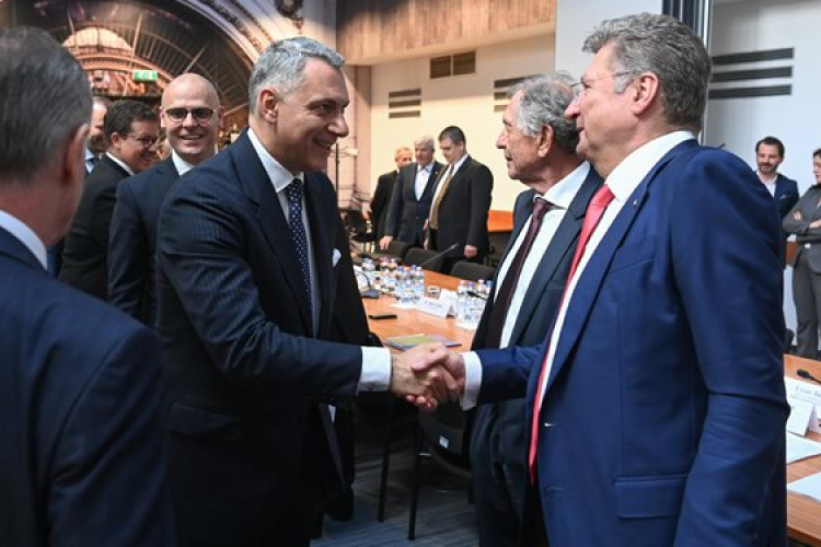 Lázár János: ki kell dolgozni a feladat- és felelősségmegosztást a MÁV-nál