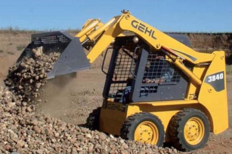 Súlyos baleset - Áthajtott egy munkagép a munkáson